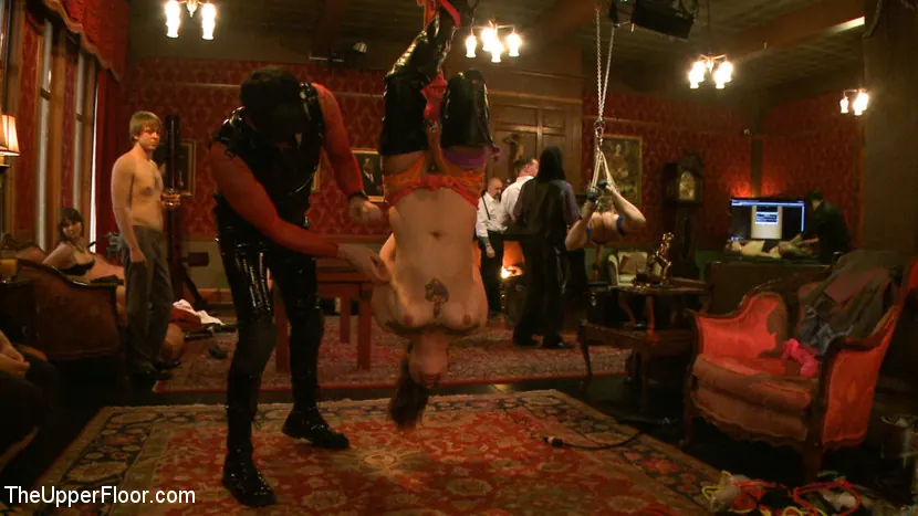 Krysta Kaos en 'Segundo aniversario del brunch de Stefanos' from 'Kink' (foto 11) Kink 'Segundo aniversario del brunch de Stefanos' protagonizando Krysta Kaos (foto 11)