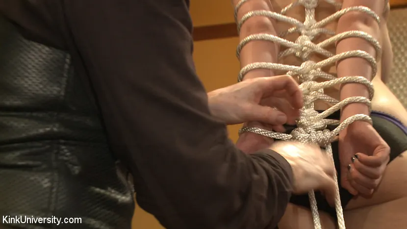 Kink 'Two Knotty Boys - Taller en vivo' protagonizando Krysta Kaos (foto 7)