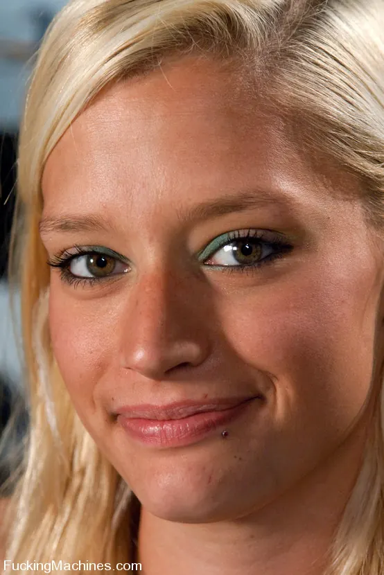 Kink 'アマチュア女の子の金曜日Lacey Jane' 主演 Lacey Jane (写真 2)