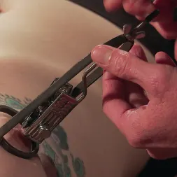 Lamalani en 'Kink' Divertida y dolorosa: movimientos de control y juego con los pezones (Miniatura 9)