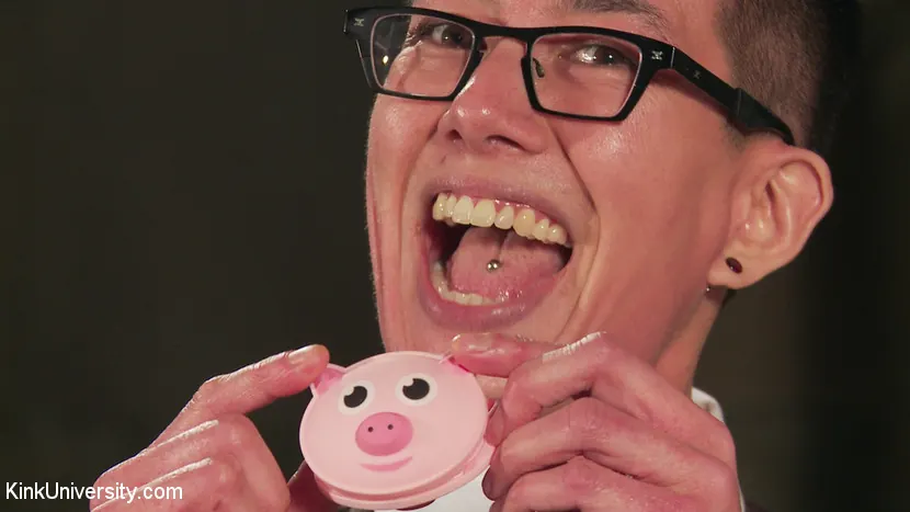 Lamalani en 'Divertida y dolorosa: movimientos de control y juego con los pezones' from 'Kink' (foto 16) Kink 'Divertida y dolorosa: movimientos de control y juego con los pezones' protagonizando Lamalani (foto 16)