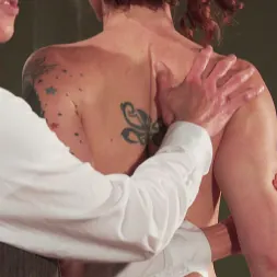 Lamalani en 'Kink' Divertida y dolorosa: movimientos de control y juego con los pezones (Miniatura 25)