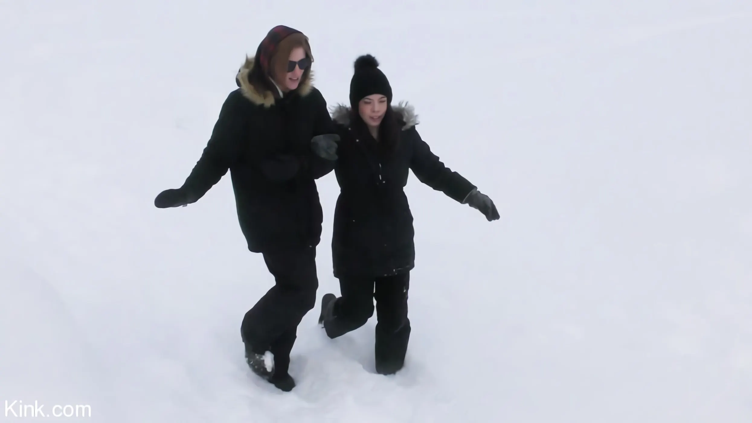 Kink 'Rescatada: Lana Mars salvada del hielo por Red Hot AKGingerSnaps' protagonizando Lana Mars (foto 4)