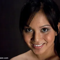 Lana Violet en Lucha y derribo (foto 1) Lana Violet en 'Kink' Lucha y derribo (Miniatura 1)