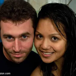 Lana Violet en Lucha y derribo (foto 17) Lana Violet en 'Kink' Lucha y derribo (Miniatura 17)