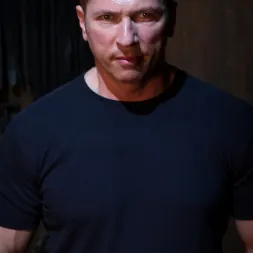 Layla Pryce en 'Kink' Virgen follada en grupo (Miniatura 4)