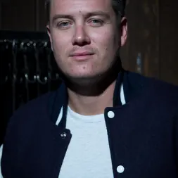 Layla Pryce en 'Kink' Virgen follada en grupo (Miniatura 6)