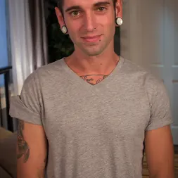 Layla Pryce en 'Kink' Virgen follada en grupo (Miniatura 7)