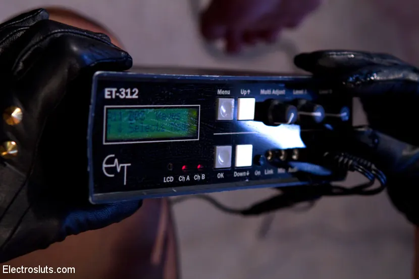 Kink 'Electro Anal Exploration' starring Lea Lexis (Photo 11)