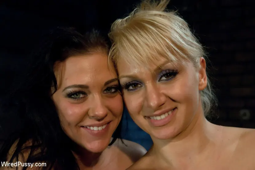 Kink '¡La iniciación de la hermandad lleva a las novatas Ivy y Lea a sus límites!' protagonizando Lea Lexis (foto 5)