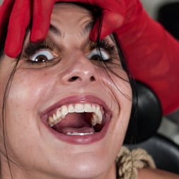 Leigh Raven en 'Kink' Una paliza hermosa (Miniatura 2)
