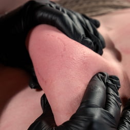 Leigh Raven に 'Kink' うつ伏せ、お尻を開く (サムネイル 23)