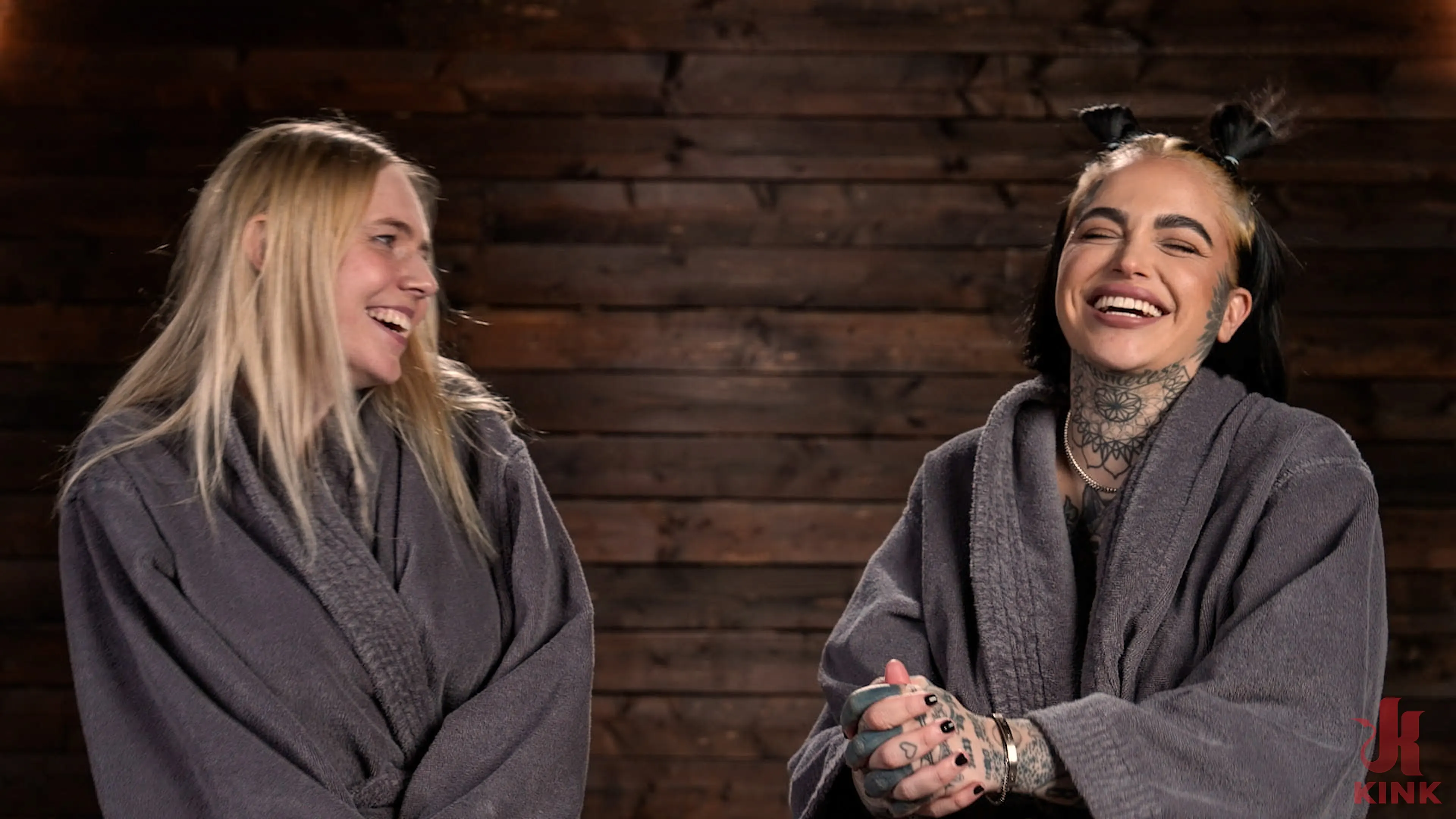 Kink 'Boca abajo, culo abierto' protagonizando Leigh Raven (foto 30)