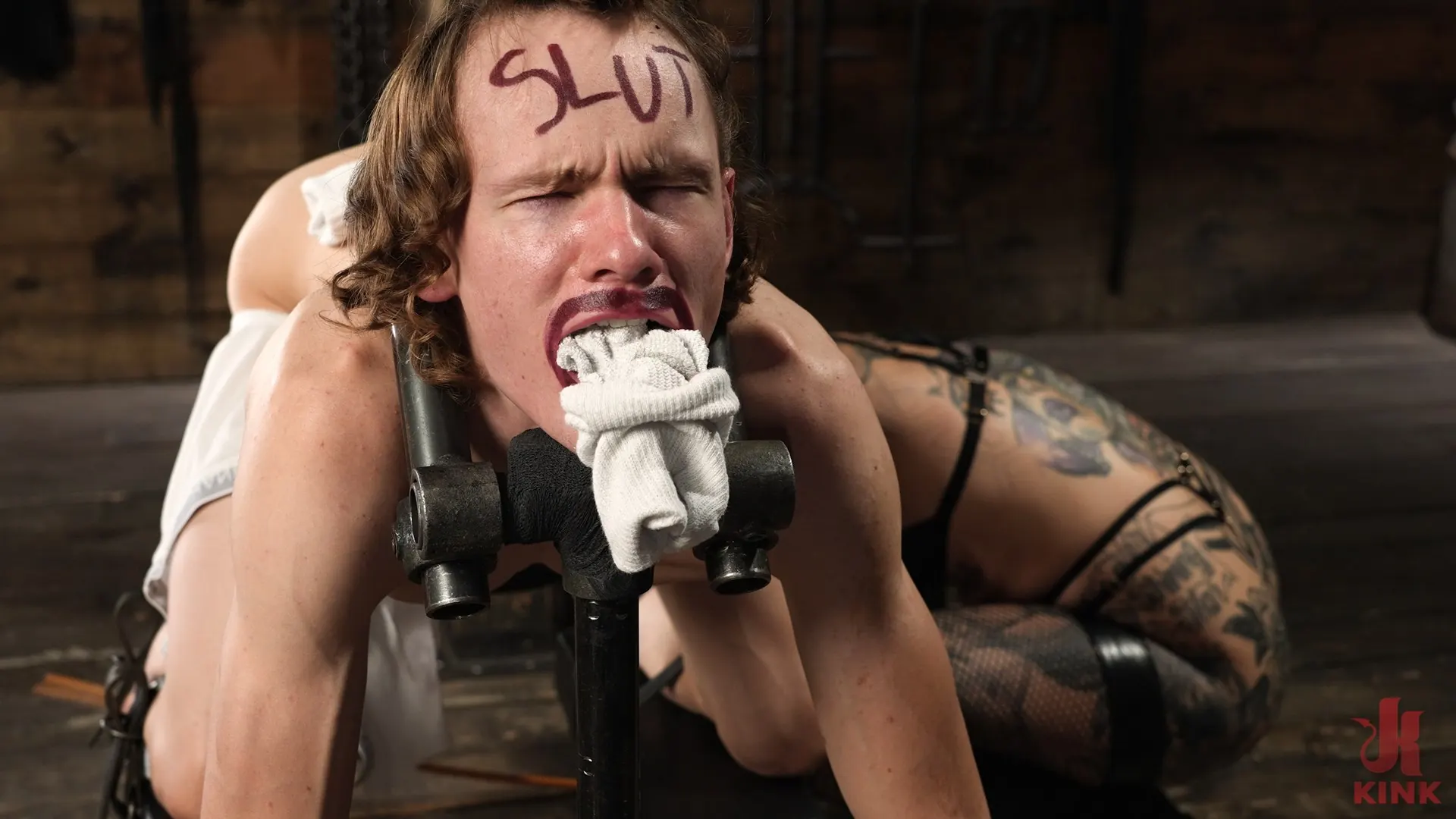 Kink 'Vete a chupar' protagonizando Leigh Raven (foto 5)