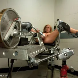 Lexi Belle in 'Kink' Machine Maniac: Lexi Belle and her Bottomless Pussy (Thumbnail 13)