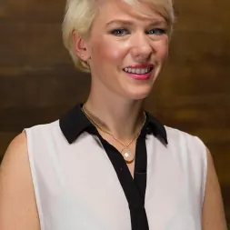 Lexi LaRue en Estudiante universitaria rubia atada fuerte y follada brutalmente (foto 13) Lexi LaRue en 'Kink' Estudiante universitaria rubia atada fuerte y follada brutalmente (Miniatura 13)