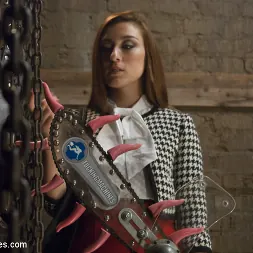 Lexis Marie en ¡Feliz Halloween! Una chica sexy en una casa embrujada follada a máquina hasta el orgasmo (foto 1) Lexis Marie en 'Kink' ¡Feliz Halloween! Una chica sexy en una casa embrujada follada a máquina hasta el orgasmo (Miniatura 1)