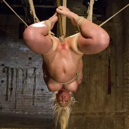 Leya Falcon en Puta de esclavitud con doble penetración y grandes tetas (foto 4) Leya Falcon en 'Kink' Puta de esclavitud con doble penetración y grandes tetas (Miniatura 4)