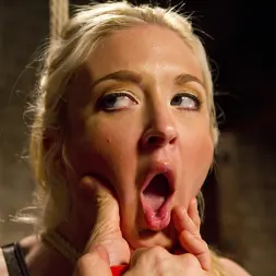 Leya Falcon en Puta de esclavitud con doble penetración y grandes tetas (foto 9) Leya Falcon en 'Kink' Puta de esclavitud con doble penetración y grandes tetas (Miniatura 9)