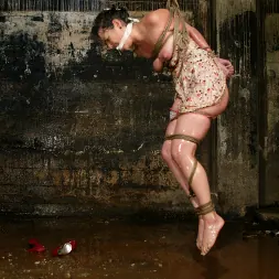 LieLani en 'Kink' ¡La encantadora Lielani se somete a la Armería! (Miniatura 11)