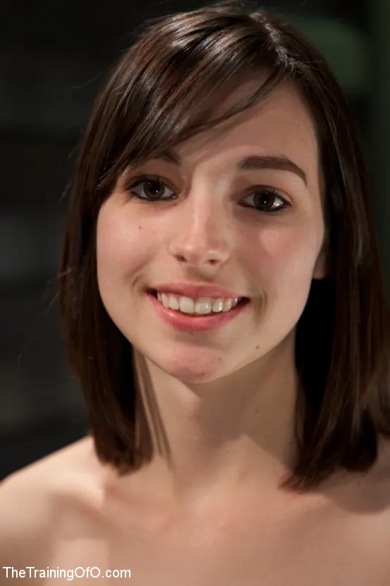 Kink '5 Girl Intake Seleccionando la esclava perfecta para entrenar' protagonizando Lillianne Lane (foto 24)