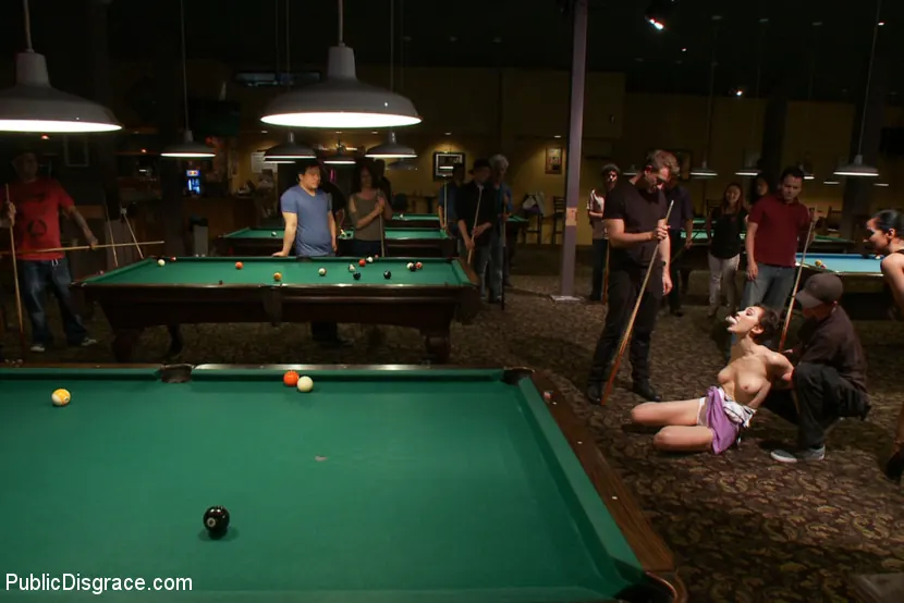 Kink 'gets played in raunchy Pool Hall' protagonizando Lily LaBeau (foto 16)