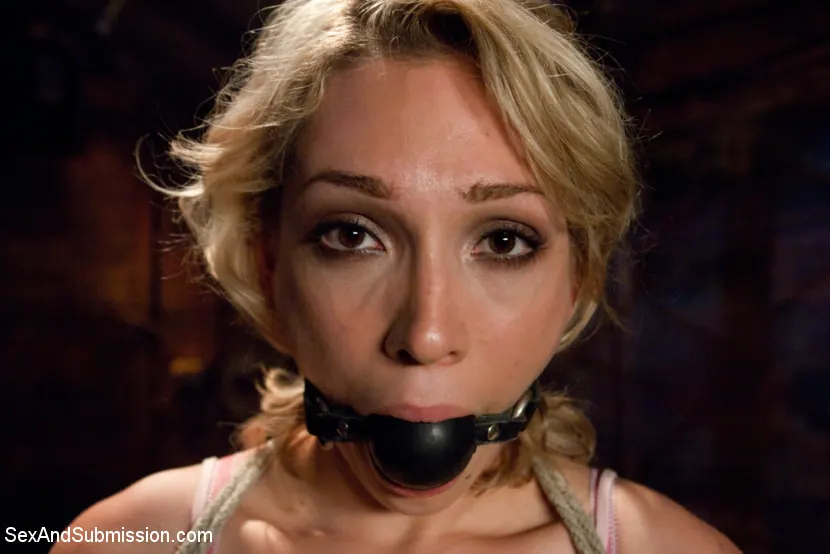 Kink 'Nacido sumiso por naturaleza' protagonizando Lily LaBeau (foto 16)