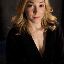 Lily LaBeau に 'Kink' スレーブトレーニングLily LaBeau最終日ライブ (サムネイル 2)
