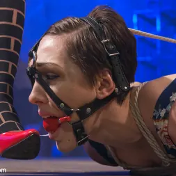 Lily LaBeau en 'Kink' Sufrimiento y orgasmos (Miniatura 9)