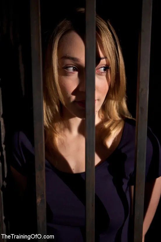 Kink 'トレーニングLilly LaBeau Day 1  - スレーブの評価' 主演 Lily LaBeau (写真 3)