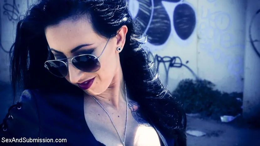 Lily Lane に '見通し' from 'Kink' (写真 3) Kink '見通し' 主演 Lily Lane (写真 3)