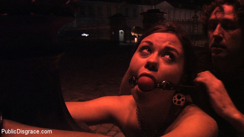 Kink '美しいチェコの女の子は、夜に通りに露出！' 主演 Linda (写真 4)