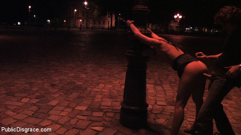 Kink 'Beautiful Czech girl exposed on the streets at night!!!' starring Linda (Photo 6)