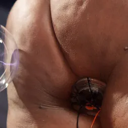 Lisa Tiffian en 'Kink' vs. Cherry Torn: Anal Slut Loves First Time Electro Sex! (Miniatura 15)