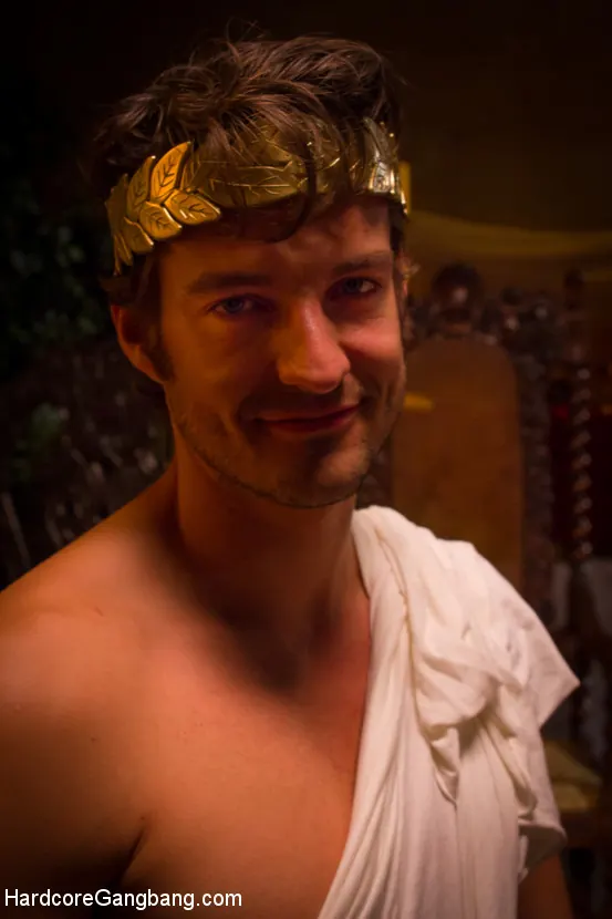 Lisa Tiffian en '¡Diosa ninfómana puta tomada y follada en grupo por el Consejo Griego!' from 'Kink' (foto 3) Kink '¡Diosa ninfómana puta tomada y follada en grupo por el Consejo Griego!' protagonizando Lisa Tiffian (foto 3)