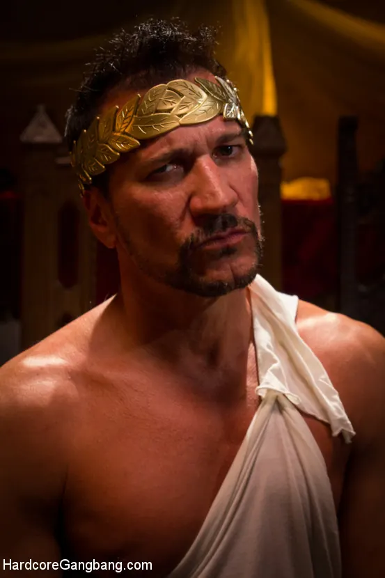 Lisa Tiffian en '¡Diosa ninfómana puta tomada y follada en grupo por el Consejo Griego!' from 'Kink' (foto 4) Kink '¡Diosa ninfómana puta tomada y follada en grupo por el Consejo Griego!' protagonizando Lisa Tiffian (foto 4)