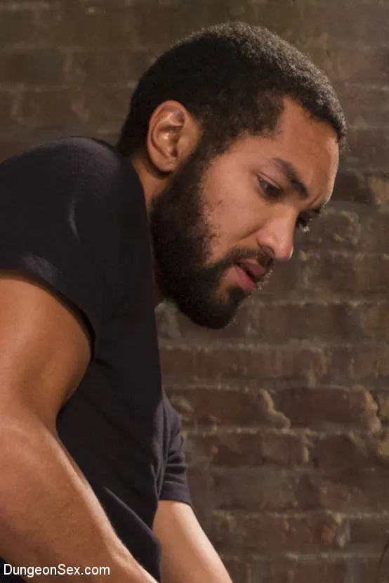 Lisa Tiffian en '¡¡¡Chica de ébano voluptuosa es atada y follada con 2 pollas enormes!!!' from 'Kink' (foto 1) Kink '¡¡¡Chica de ébano voluptuosa es atada y follada con 2 pollas enormes!!!' protagonizando Lisa Tiffian (foto 1)