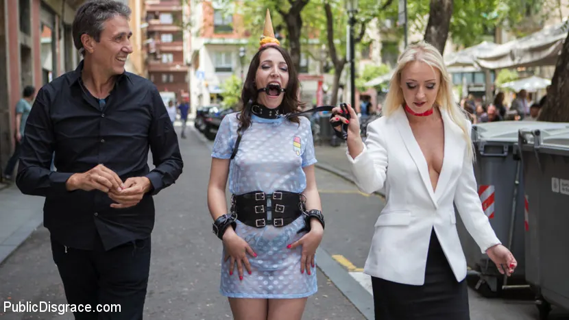 Kink 'バルセロナのパブリック・ファック・トーイ' 主演 Liz Rainbow (写真 4)