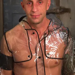 Lola Luscious en 'Kink' Arma secreta 69: agarre del pene (Miniatura 3)