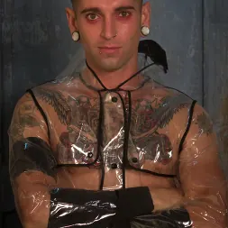 Lola Luscious en 'Kink' Arma secreta 69: agarre del pene (Miniatura 6)