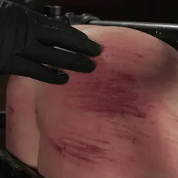 Lola Mai に とても痛い:ローラマイは痛みに苦しみ、絶頂しますガスム (写真 20) Lola Mai に 'Kink' とても痛い:ローラマイは痛みに苦しみ、絶頂しますガスム (サムネイル 20)