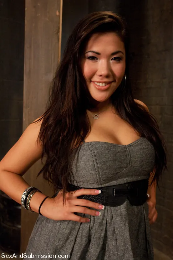 London Keyes en 'London Keyes: puta de saliva' from 'Kink' (foto 1) Kink 'London Keyes: puta de saliva' protagonizando London Keyes (foto 1)