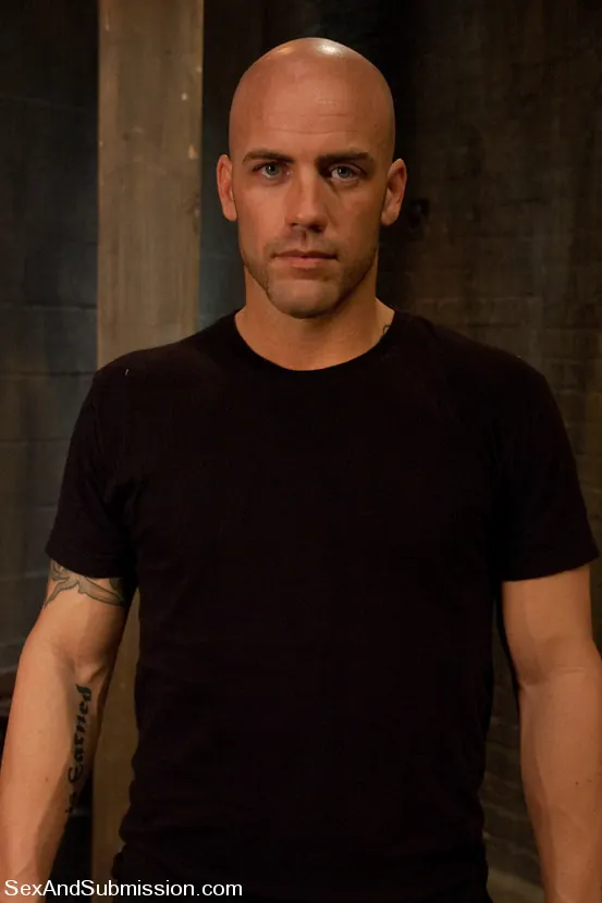 London Keyes en 'London Keyes: puta de saliva' from 'Kink' (foto 14) Kink 'London Keyes: puta de saliva' protagonizando London Keyes (foto 14)