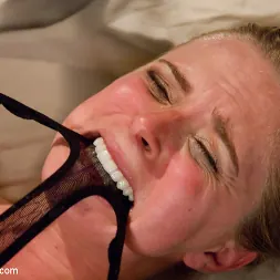 Lorelei Lee en 'Kink' Sobrecarga anal: Penny Pax fisting y enema (Miniatura 3)