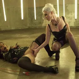 Lorelei Lee en 'Kink' La puta desesperada Syren de Mer ruega que la follen con electricidad y le metan el puño (Miniatura 8)