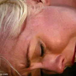 Lorelei Lee in 'Kink' and Princess Donna Dolore (Thumbnail 14)