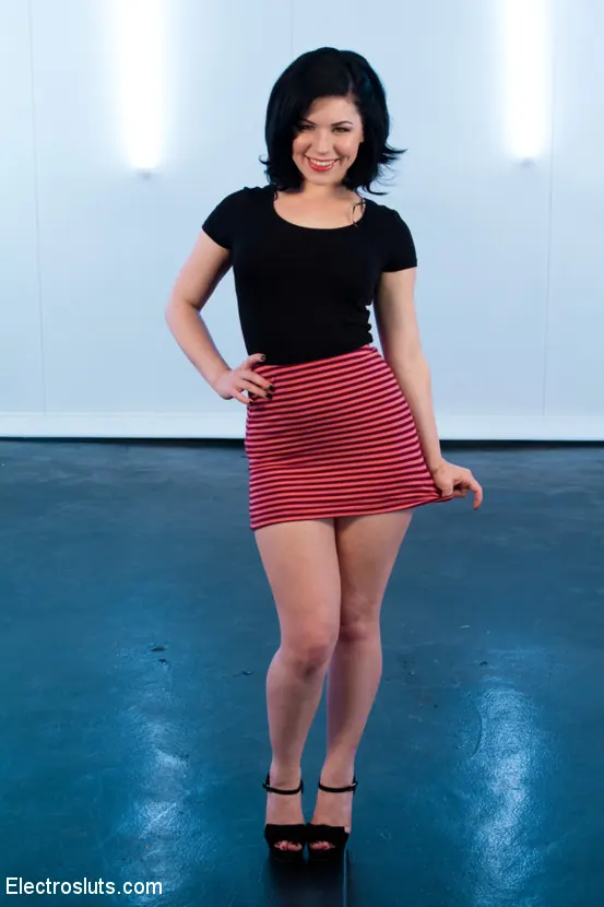 Kink 'New Girl Gets Her First Electrosluts Fuck!' starring Lorelei Lee (Photo 2)