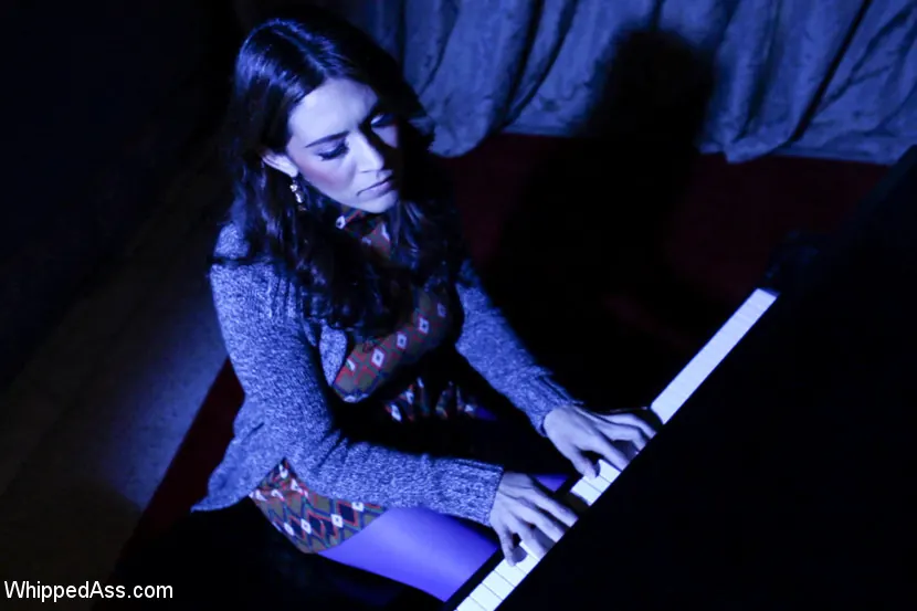 Kink '¡Adelanto del video de la chica del mes de Raylene!' protagonizando Lorelei Lee (foto 1)