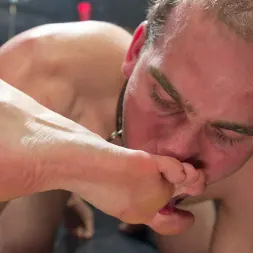 Lorelei Lee en 'Kink' ¡La caja transparente de la provocación y el tormento! (Miniatura 10)