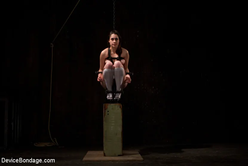 Lori Adorable en 'Cuanto más dura la esclavitud, más fuerte se corren: morena inocente demolida' from 'Kink' (foto 3) Kink 'Cuanto más dura la esclavitud, más fuerte se corren: morena inocente demolida' protagonizando Lori Adorable (foto 3)